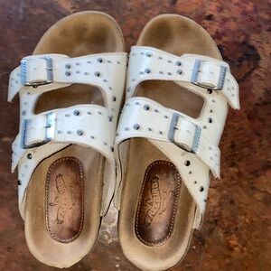 Firebird white sandals size 8 morelike 7-71/2